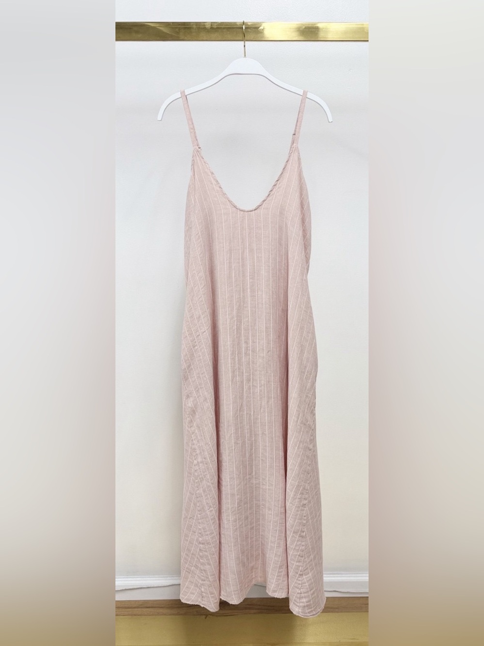 (155082R-TEXTURESTRIPE-B/W) TEXTURED STRIPE ADJUSTABLE STRAP MAXI DRESS
